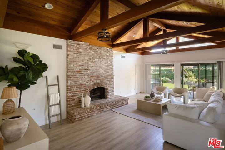 Property Photo:  18424 Domino St  CA 91335 