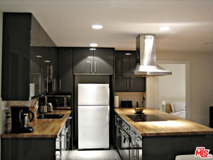 Property Photo: 4125 1/2 Huron Ave, Unit 1/2 CA 90232