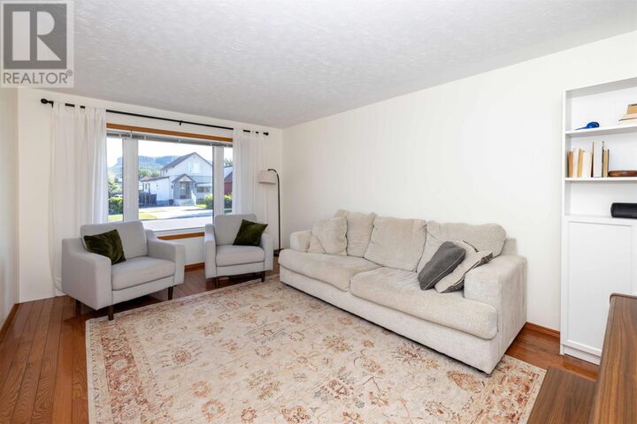 Property Photo:  115 Mary St E  ON P7E 4J6 