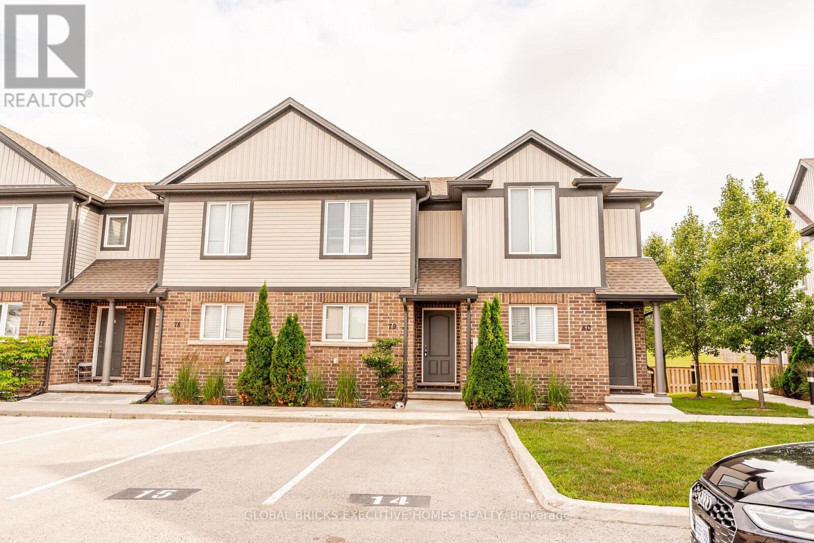 Property Photo: 7768 Ascott Circle 79 ON L2H 3P9