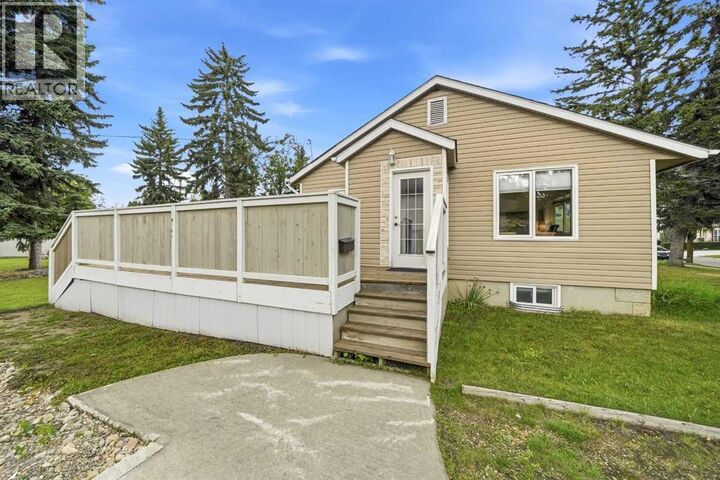Property Photo:  3742 44 Avenue  AB T4N 3H5 