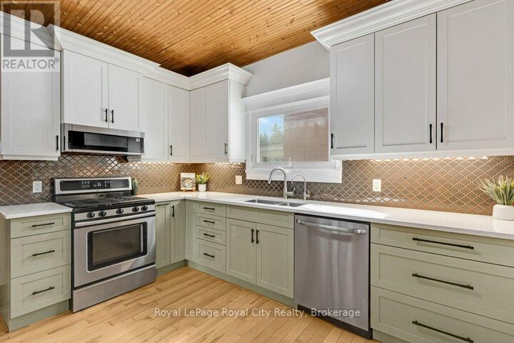 Property Photo:  9 Wilbur Street North  ON L7J 2C3 