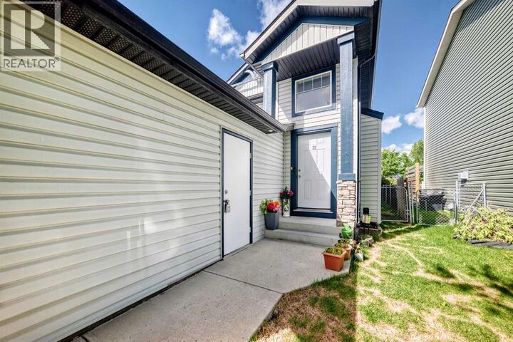 Property Photo: 30 Covehaven View Northeast AB T3R 1S6