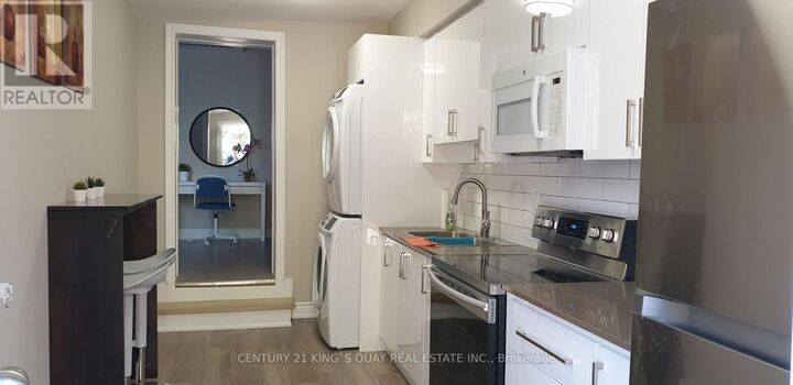Property Photo:  626 Yonge Street Ul  ON M4Y 1Z8 