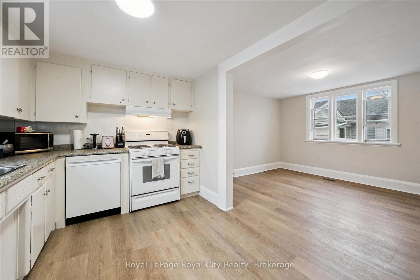 Property Photo:  29 Hooper Street West 2  ON N1E 5W6 