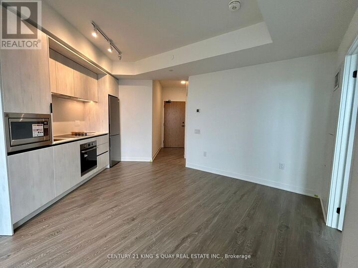 Property Photo:  2495 Eglinton Avenue West 2001  ON L5M 2T2 