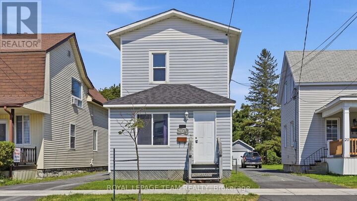 Property Photo:  20 1/2 Lawrence Avenue  ON K6H 5R5 