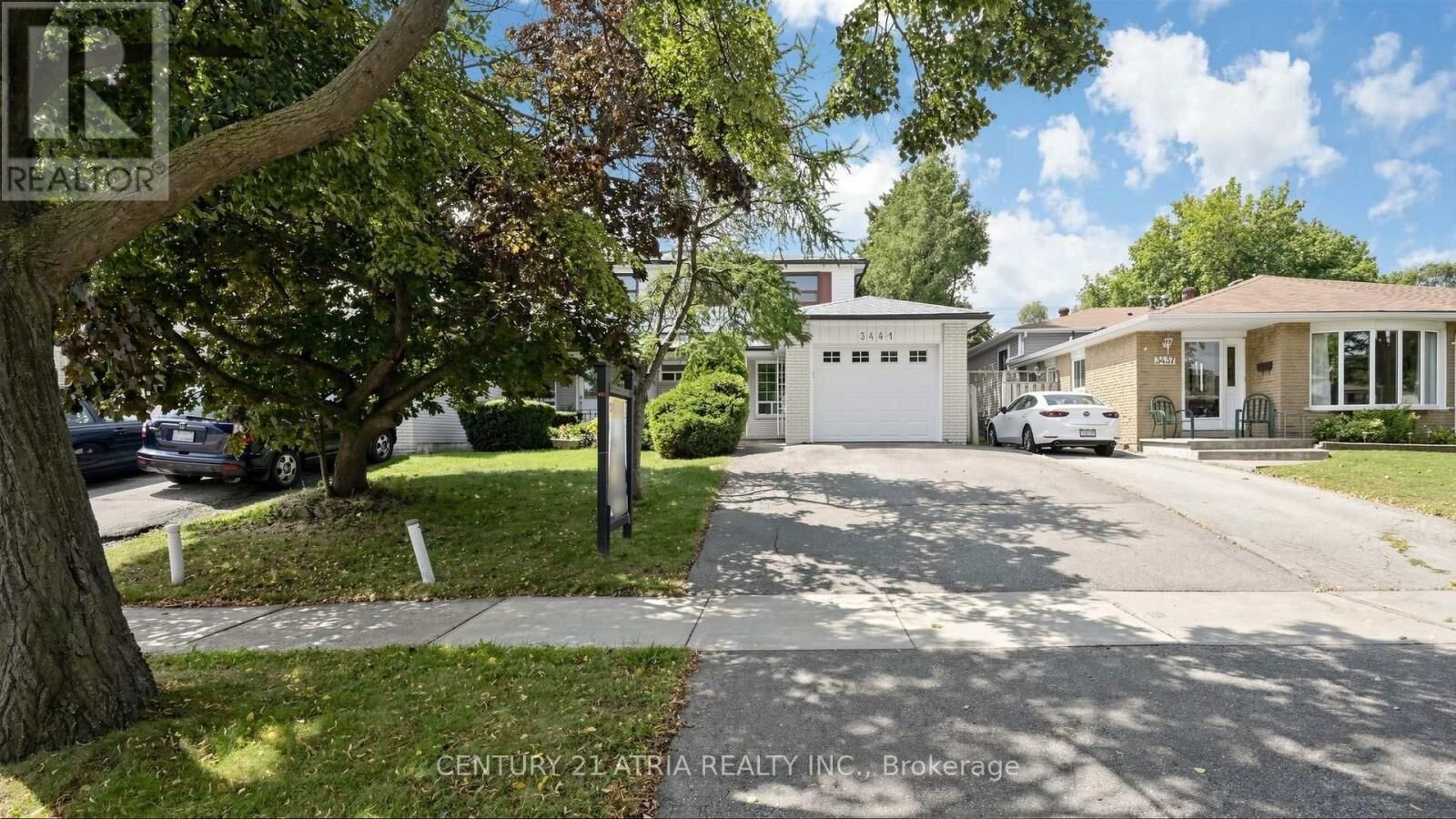 Property Photo:  3441 Oakglade Crescent  ON L5C 1X4 