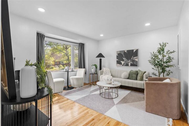 Property Photo: 647 Munroe Avenue MB R2K 1H9