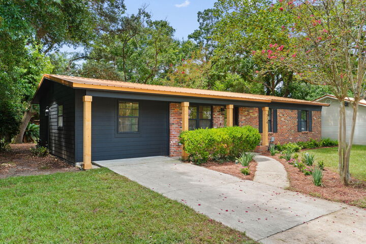 Property Photo:  324 SW Harbor Place  FL 32548 