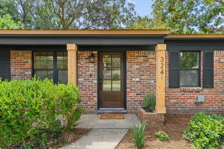 Property Photo: 324 SW Harbor Place FL 32548