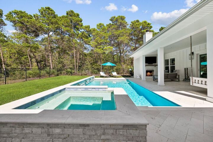 Property Photo: 454 Ridge Road FL 32459