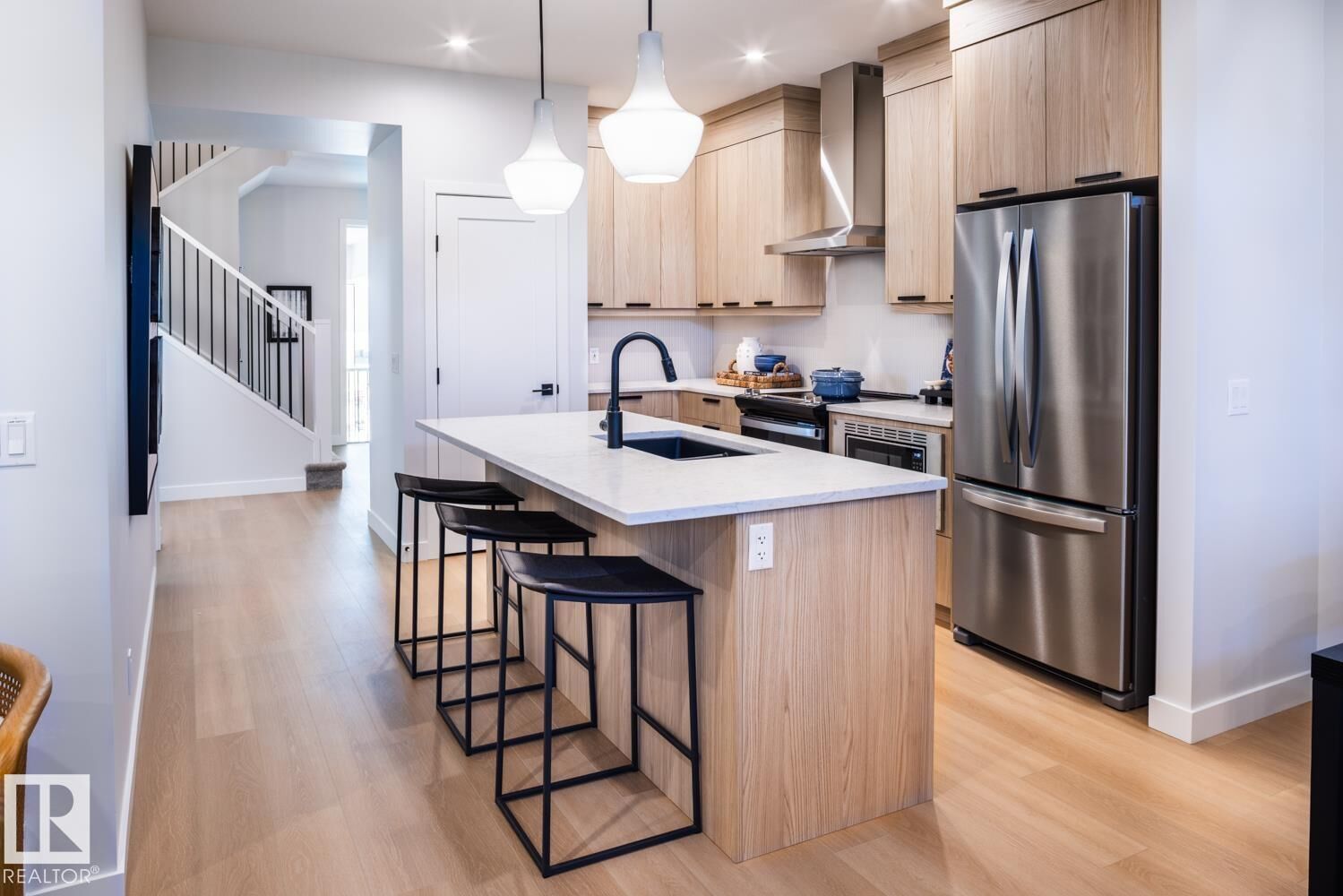 Property Photo: 5316 Hawthorn Close SW AB T6X 3N5