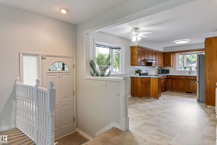 11217 38 Street NW — photo 1