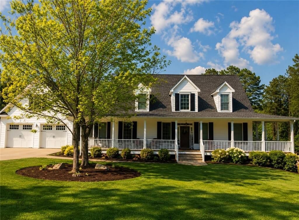 Property Photo: 545 Hampton Farms Trail GA 30143