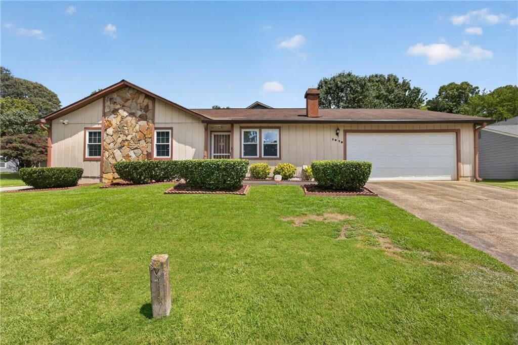 Property Photo: 1019 Park West Lane GA 30088