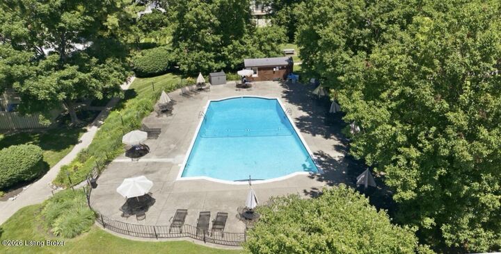 Property Photo:  1935 Gardiner Ln Apt D48  KY 40205 