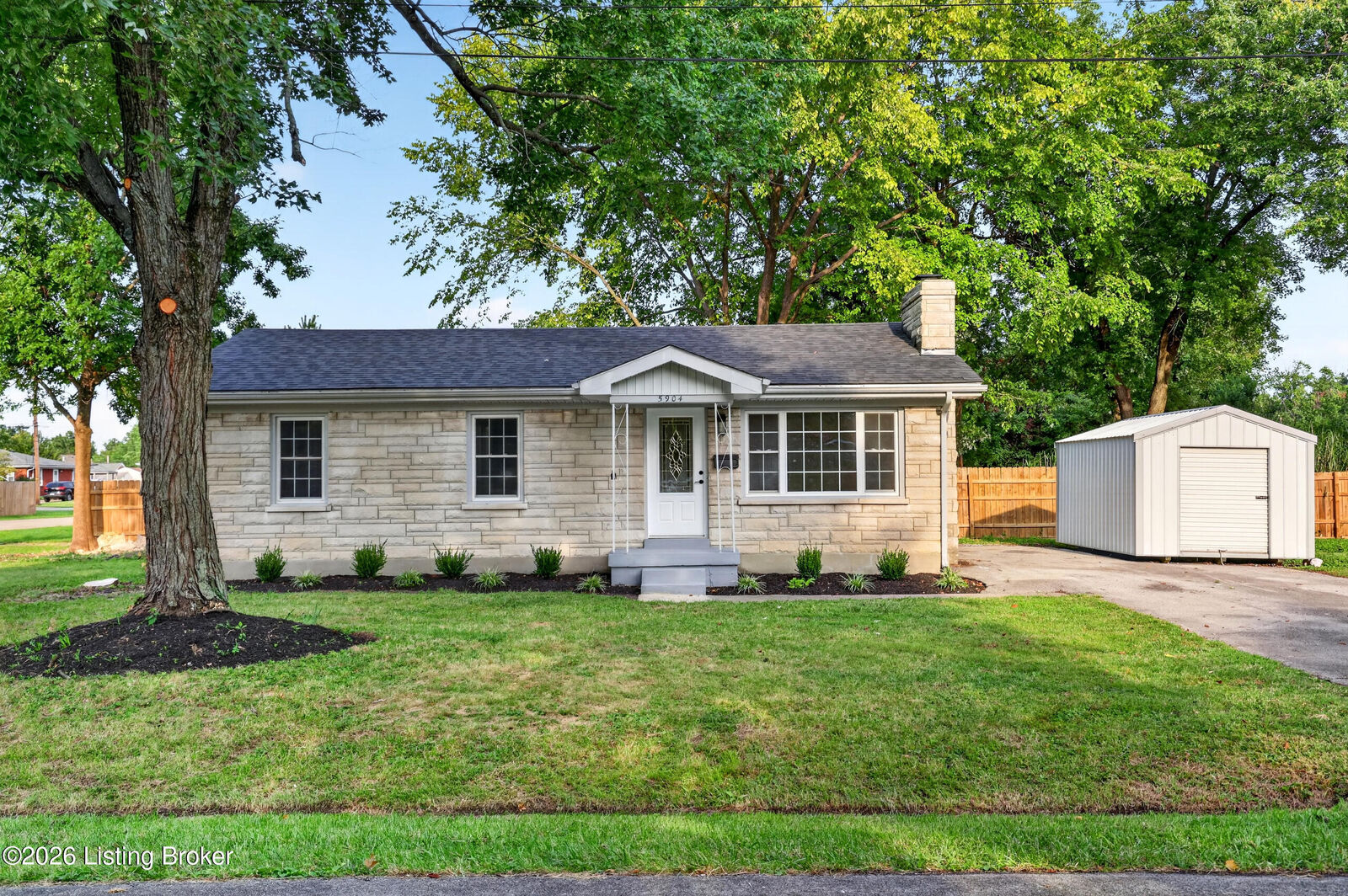 Property Photo: 5904 Hood Rd KY 40213