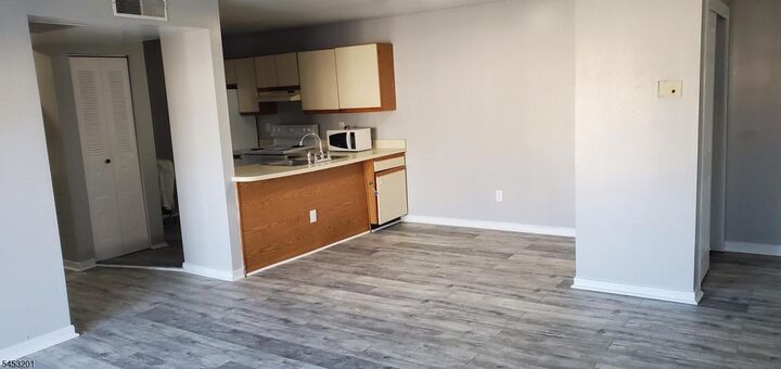 Property Photo:  755 Summer Ave 2C  NJ 07104 