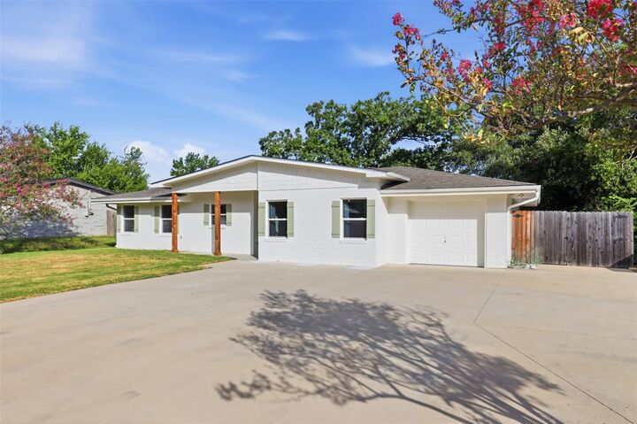 Property Photo:  304 Dunn Street  TX 77801 