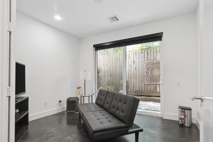 Property Photo: 2376 Commerce Street TX 77003