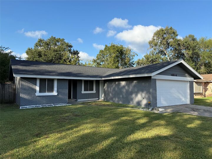 Property Photo: 16814 Barcelona Drive TX 77546