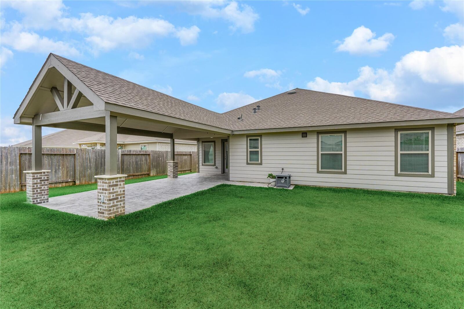 Property Photo:  211 Garnett Street  TX 77354 