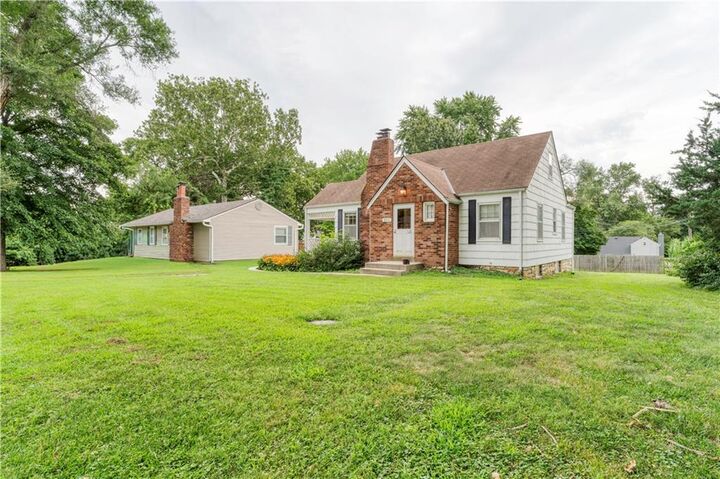 Property Photo:  211 NE 82 Terrace  MO 64118 