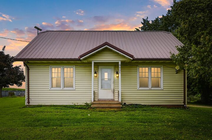 Property Photo:  4801 Palace Road  IA 50662 