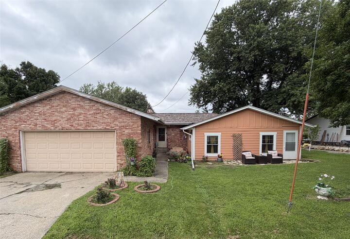 Property Photo:  810 Juniper Avenue  IA 50135 