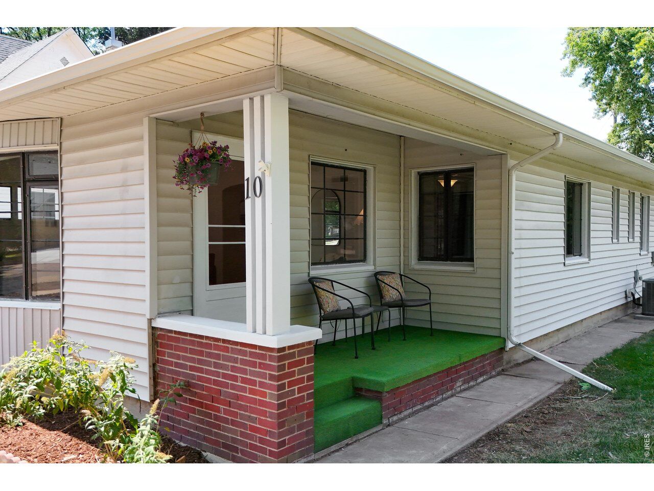 Property Photo:  10 Park Ave  CO 80615 