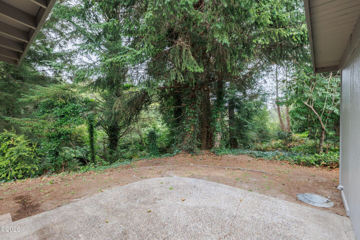 Property Photo:  980 SE Rolph Court  OR 97394 