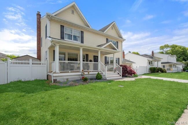 Property Photo:  47 Syosset  NY 11791 