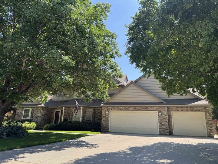 Property Photo:  2120 W Leota  NE 69101 
