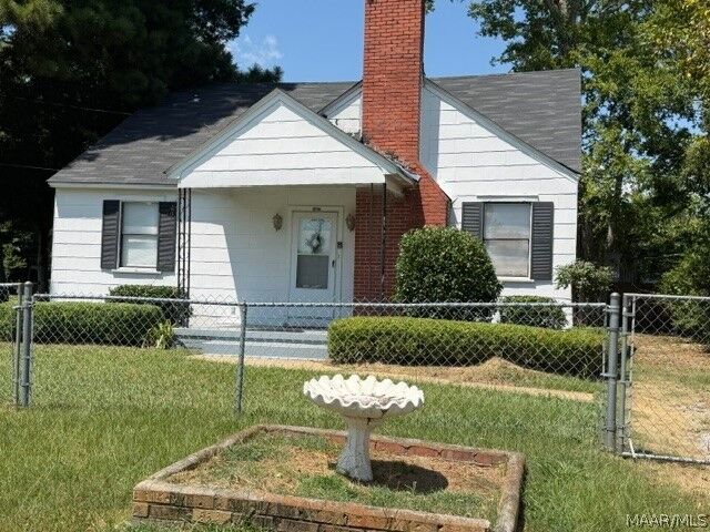 Property Photo: 1005 Memorial Avenue AL 36701