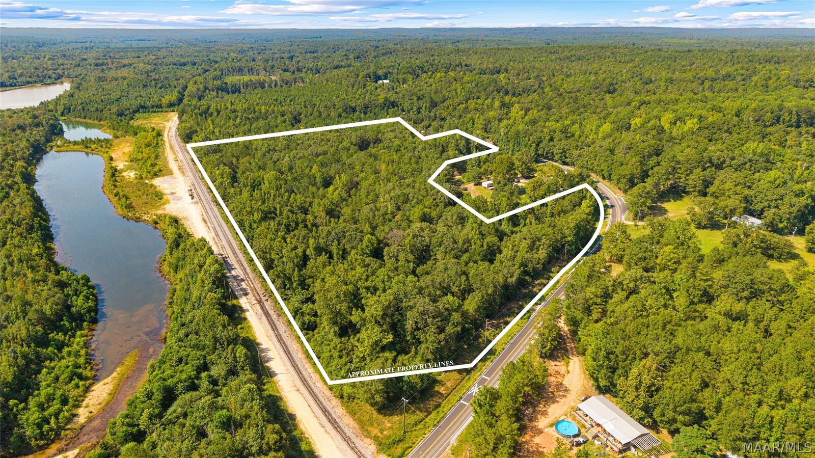 Property Photo: 1988 County Road 19 N AL 36067