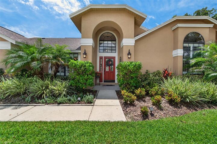 Property Photo:  2317 Eagle Bluff Drive  FL 33596 