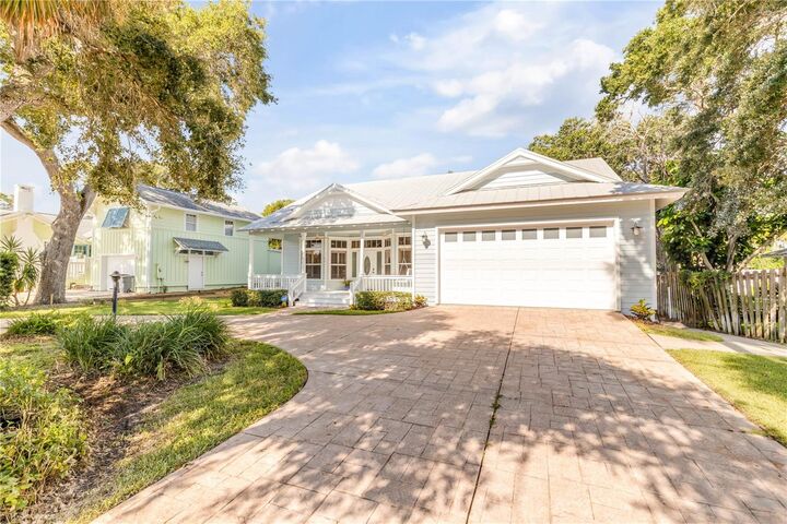 Property Photo: 410 S Peninsula Avenue FL 32169