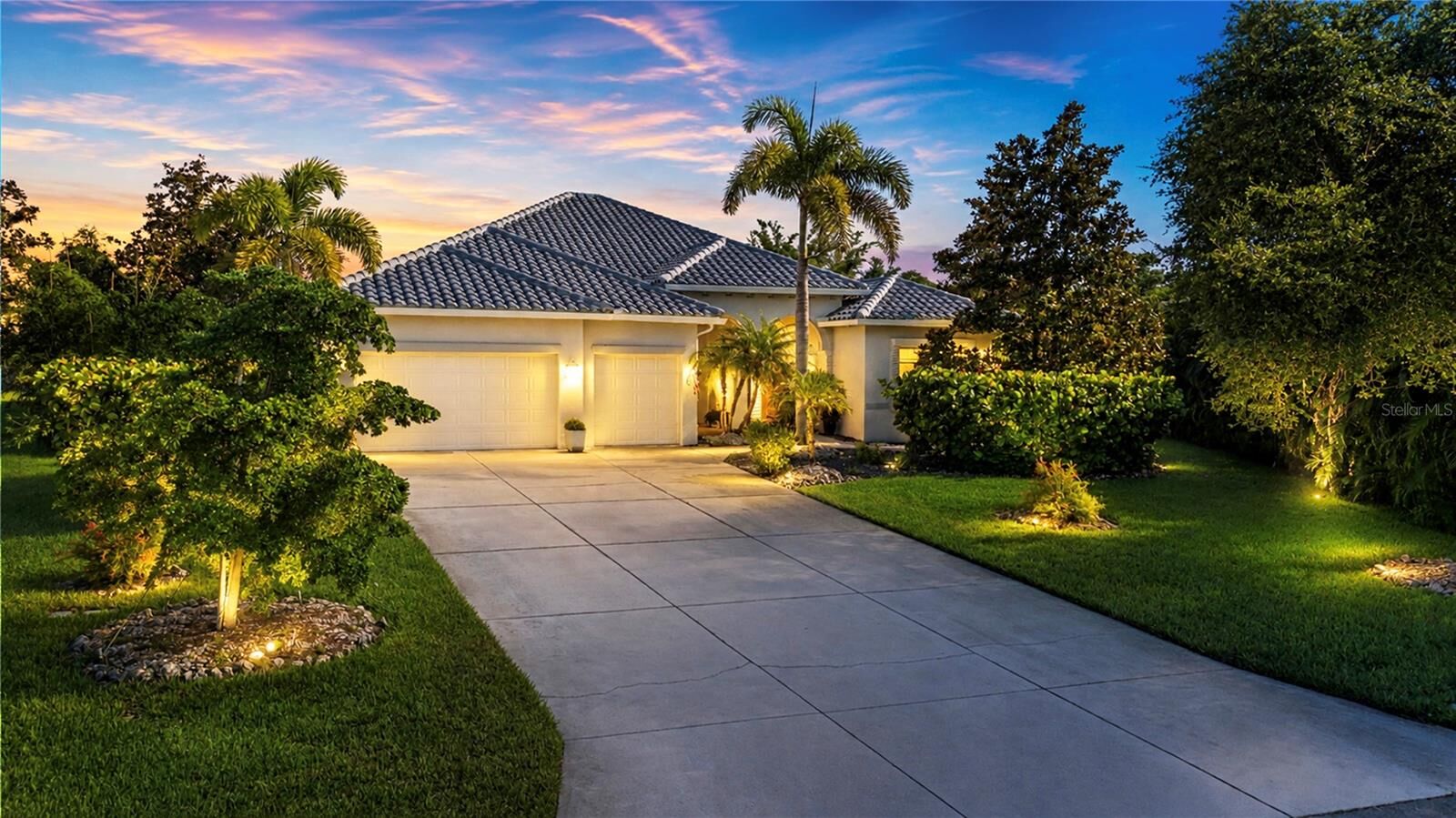 Property Photo:  1929 24th Street Circle W  FL 34221 
