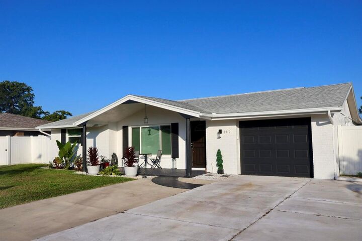 Property Photo:  7519 Holly Lake Lane  FL 34653 