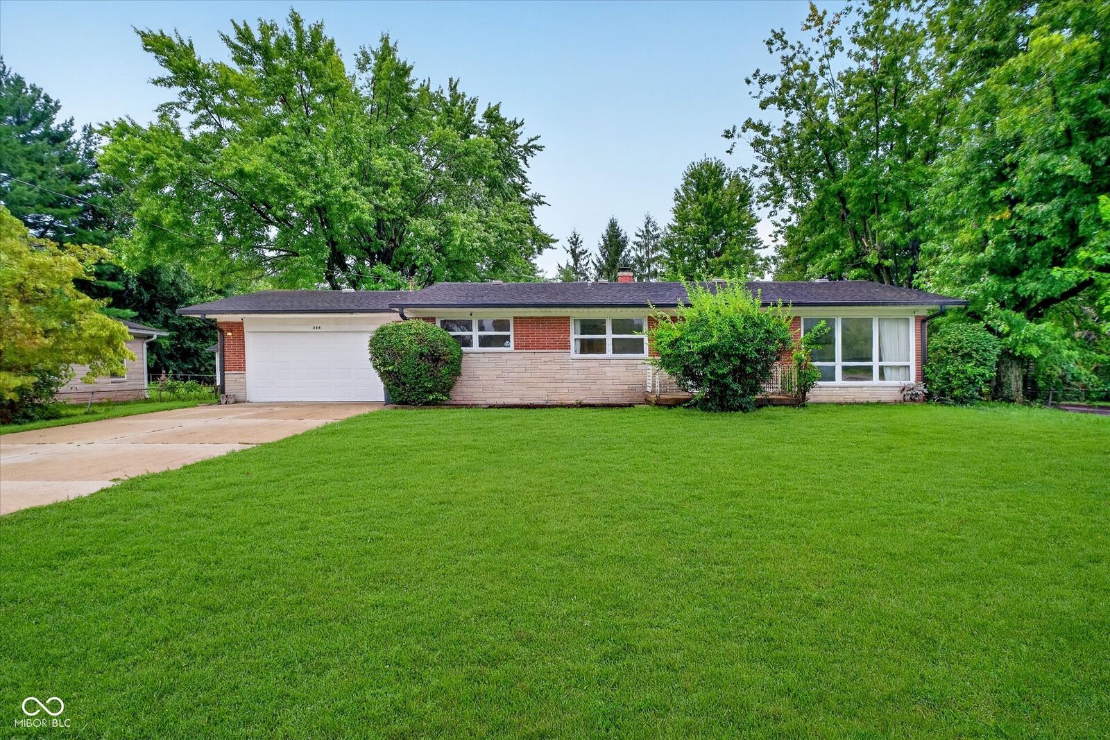Property Photo: 289 W County Line IN 46142