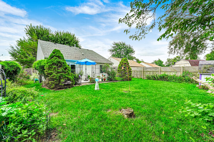 Property Photo:  40 Ashwood Circle  IN 46112 