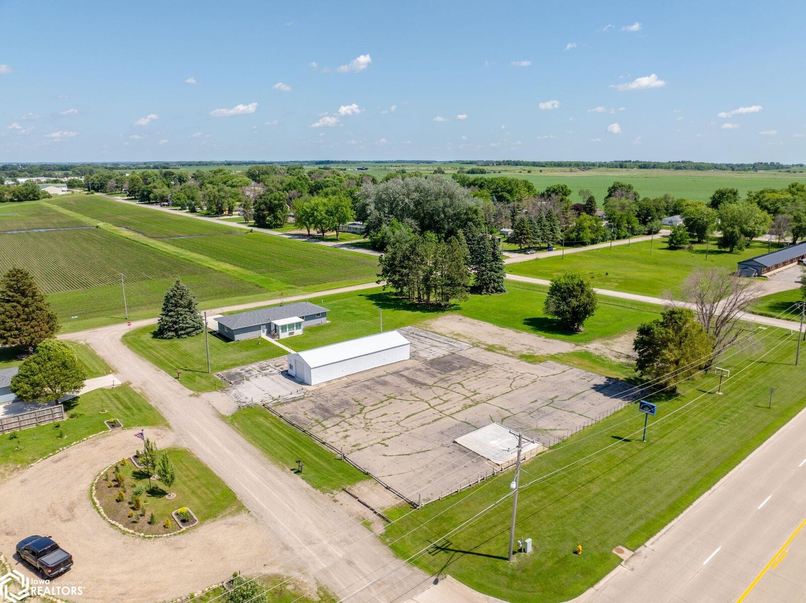 Property Photo: 20 34th Street SE IA 50401