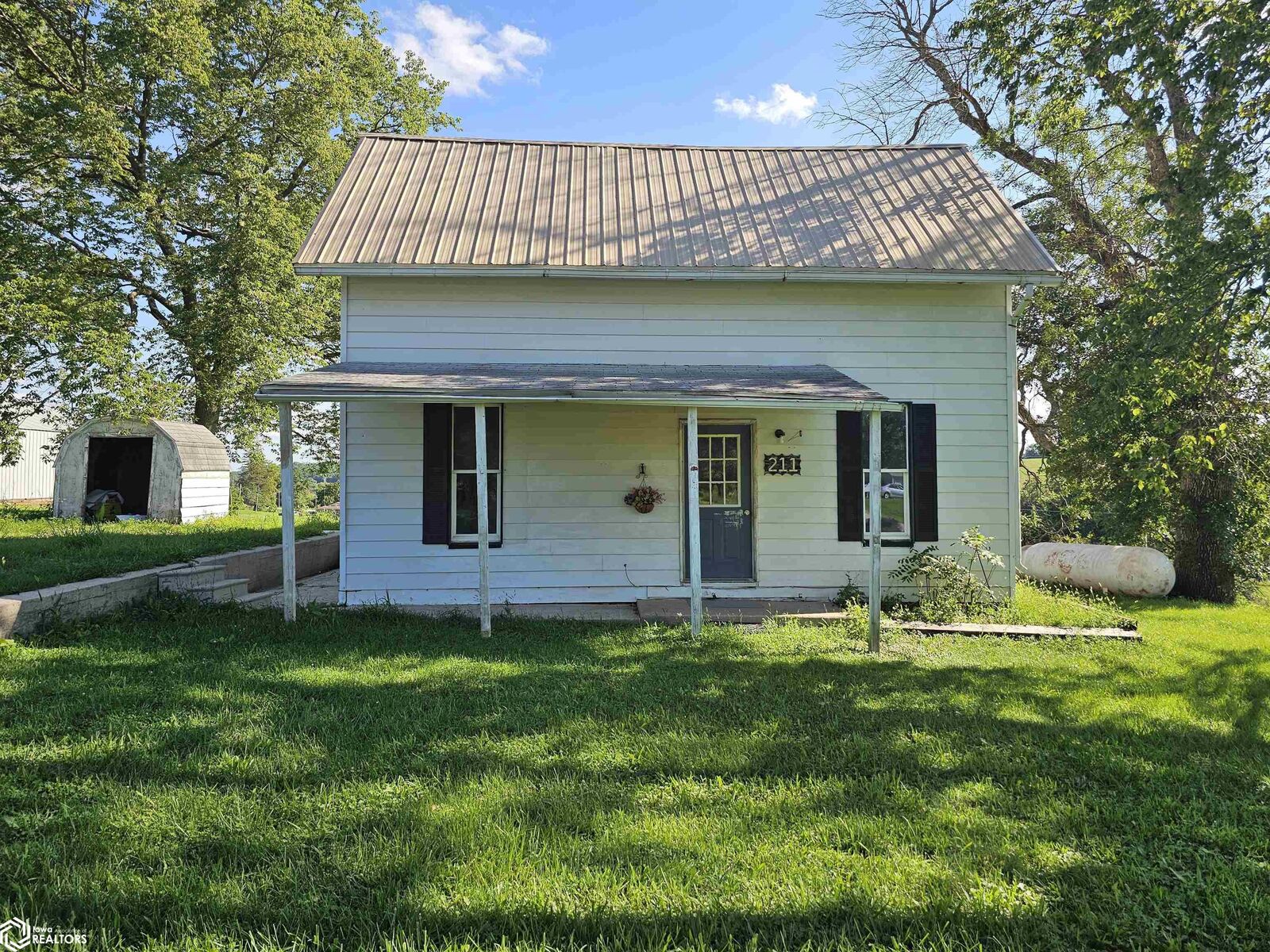 Property Photo:  211 2nd Street  IA 50242 