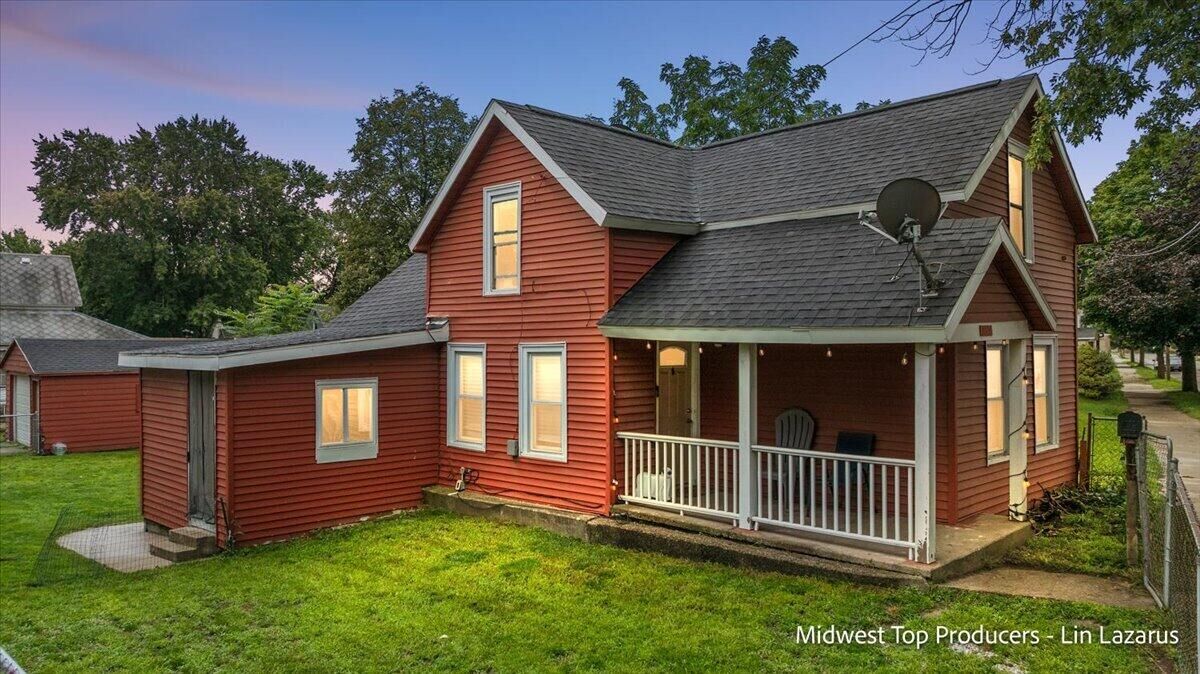 Property Photo:  1024 Butterworth Street  MI 49504-6165 