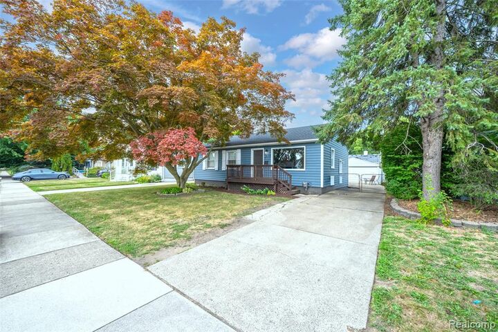 Property Photo:  1017 Amelia Avenue  MI 48073 2704 