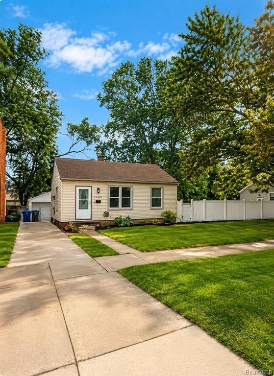 Property Photo:  26225 Annapolis Street  MI 48125 1435 
