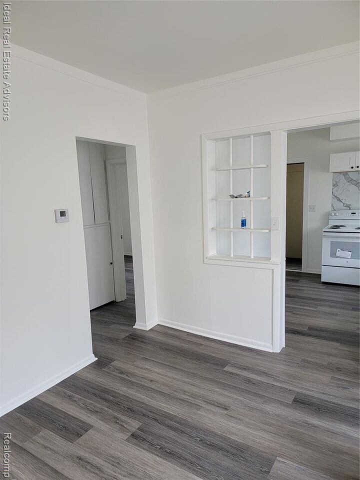 Property Photo: 43 W Charlotte Street 1 MI 48229 1926