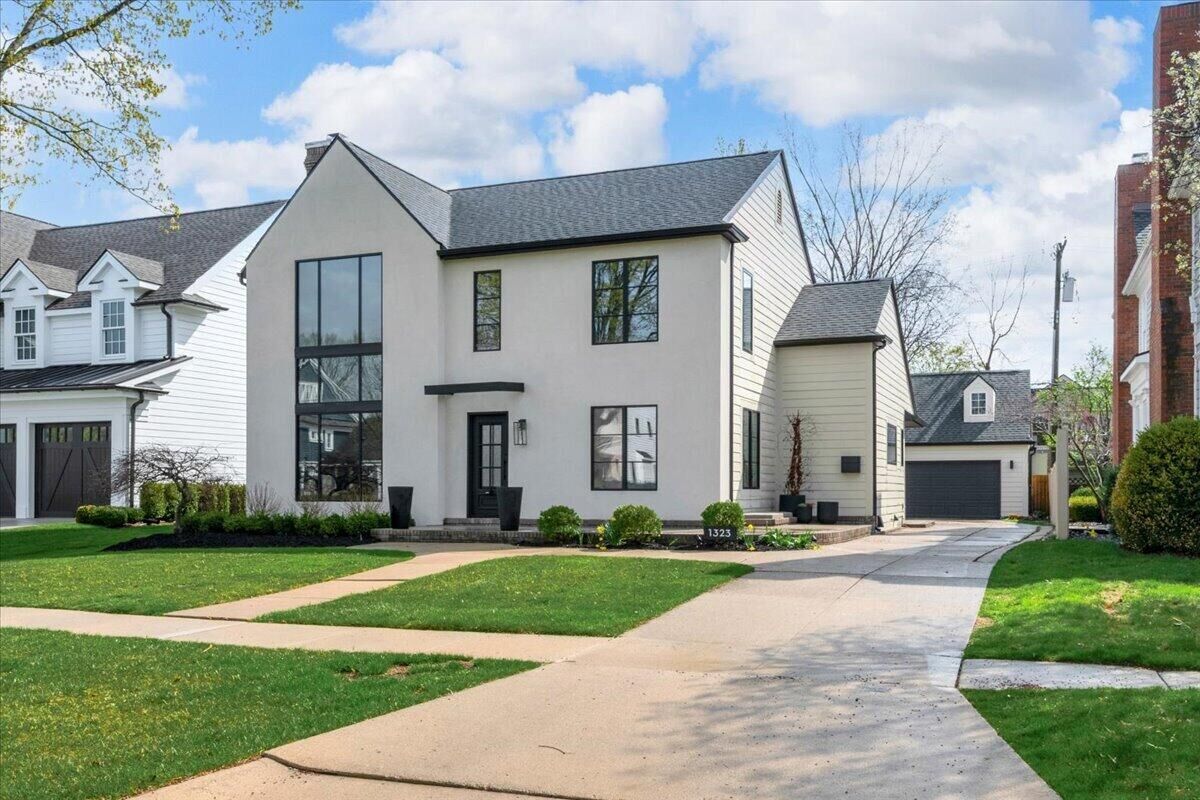 Property Photo:  1323 Washington Boulevard  MI 48009-4157 