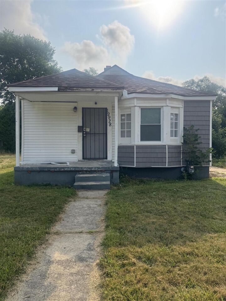 Property Photo:  19928 Annott Avenue  MI 48205-1605 